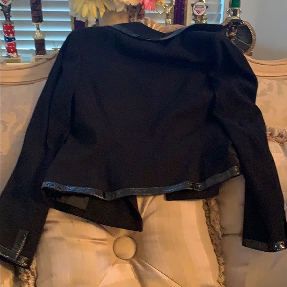 *SOLD**** ST. John jacket size 2 - Picture 5 of 6